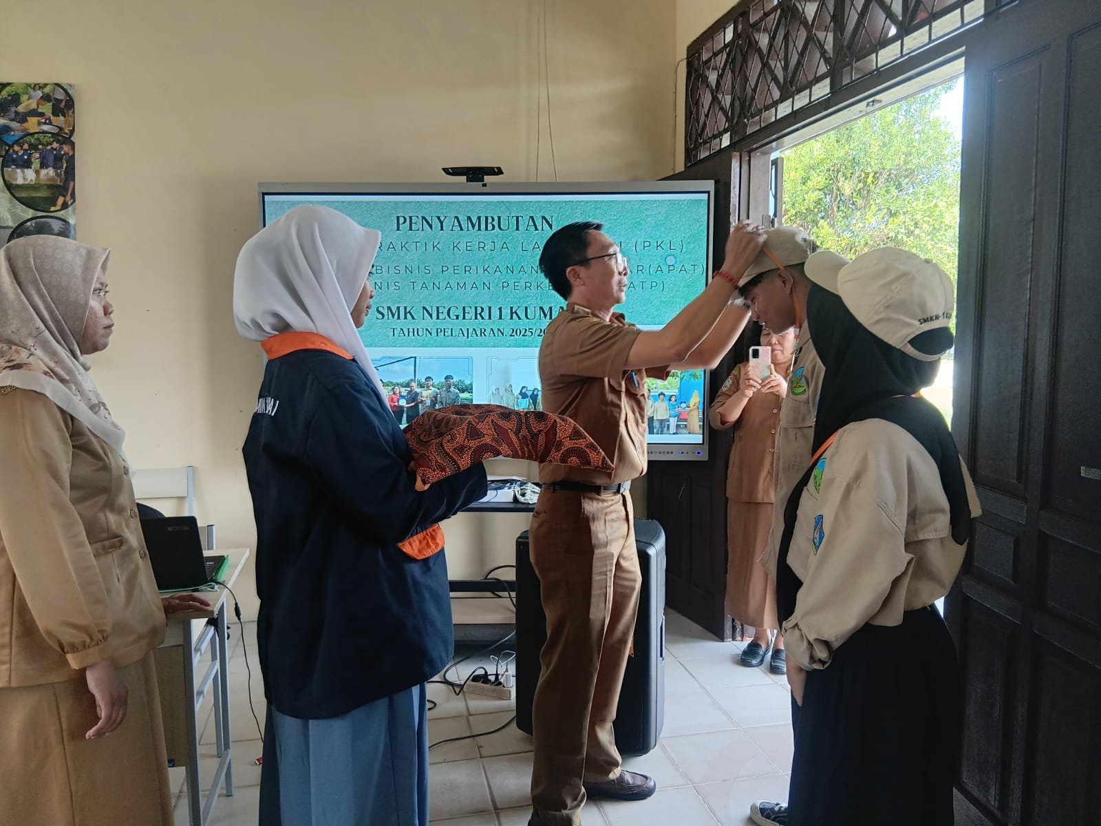 Kegiatan penerimaan kembali ke sekolah siswa Praktek Kerja Lapagan Kelas XII  (2)