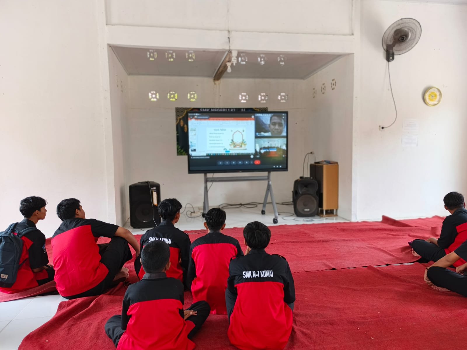 Pesantren Ramadan Penyampain Materi 0leh Pak Ismail Marzuki S.Pd Selaku Pengawas Sekolah SMK N-1 Kumai (2)