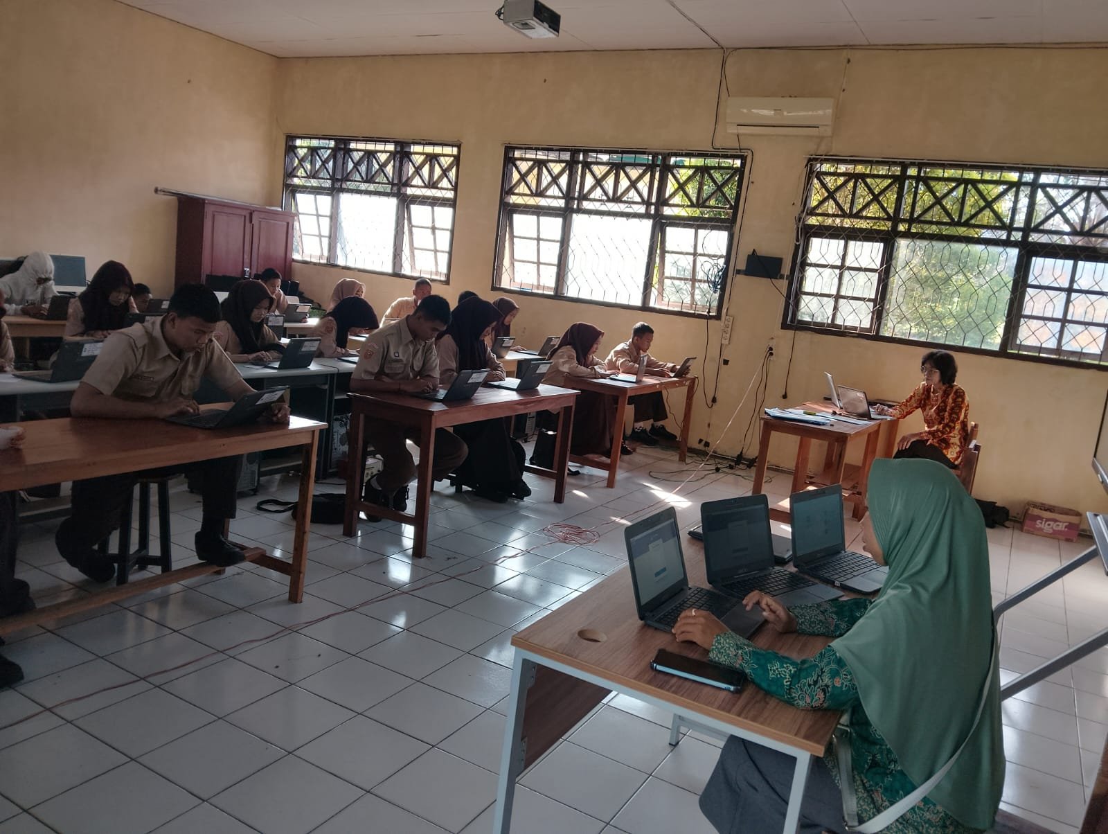 Persiapan TKA SMP N-3 Kumai di SMK N-1 Kumai Tanggal 15-16 April 2026 (5)