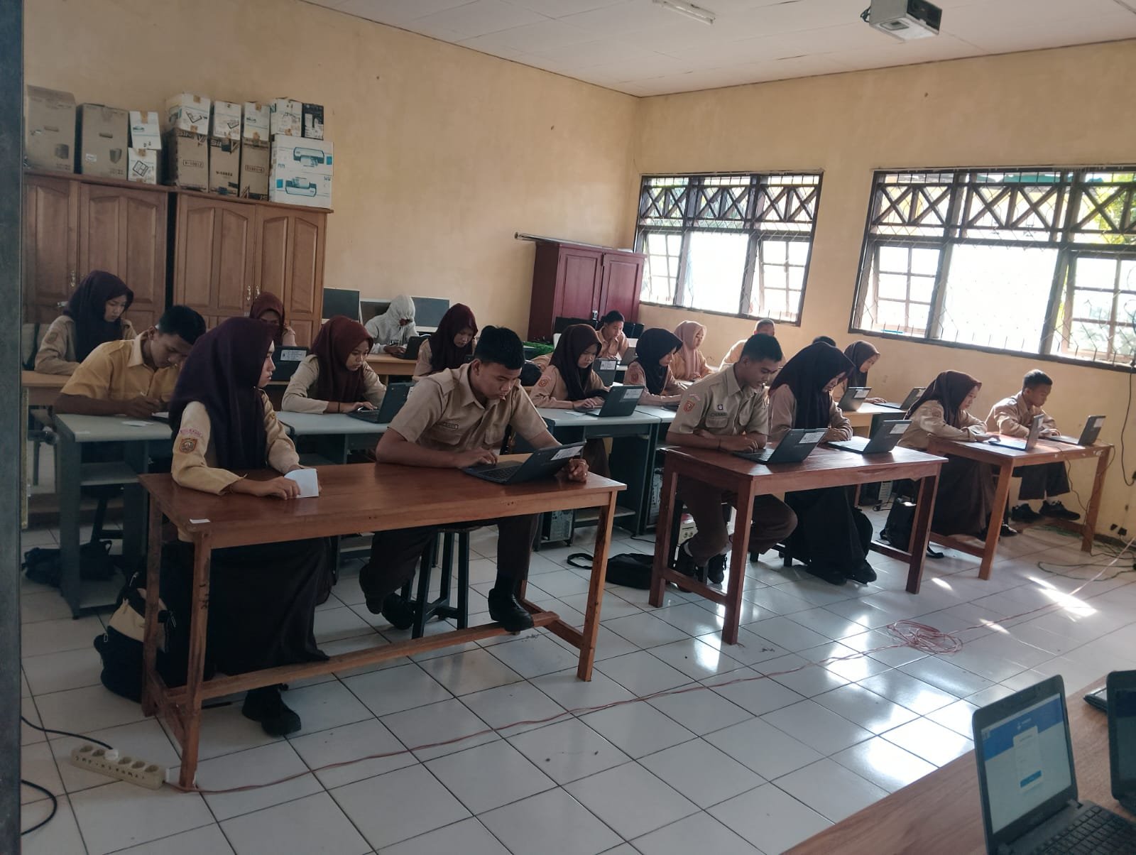 Persiapan TKA SMP N-3 Kumai di SMK N-1 Kumai Tanggal 15-16 April 2026 (4)