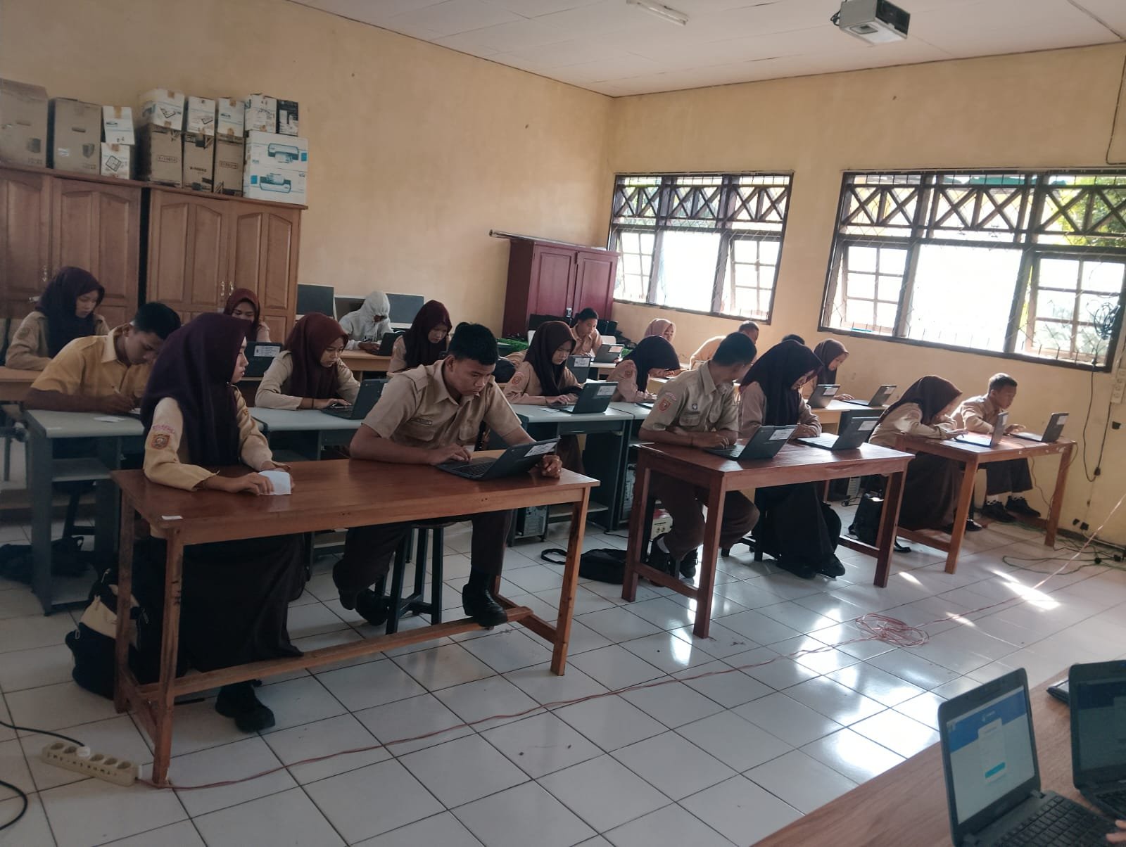 Persiapan TKA SMP N-3 Kumai di SMK N-1 Kumai Tanggal 15-16 April 2026 (6)