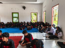 Pesantren Ramadan Penyampain Materi 0leh Pak Ismail Marzuki S.Pd Selaku Pengawas Sekolah SMK N-1 Kumai (1)