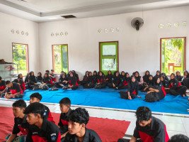 Pesantren Ramadan Penyampain Materi 0leh Pak Ismail Marzuki S.Pd Selaku Pengawas Sekolah SMK N-1 Kumai (3)