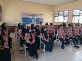 Persiapkan Masa Depan Cerah, LPK PRISMA Gelar Sosialisasi Karir bagi Siswa Kelas XI SMKN 1 Kumai (2)