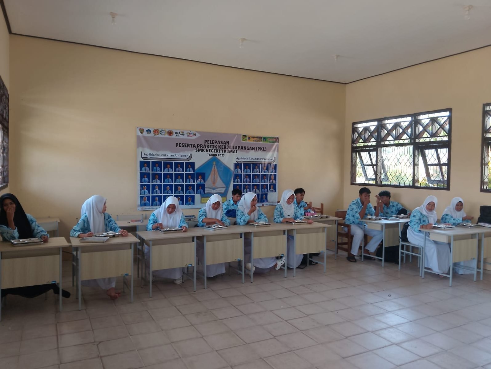Gizi Terjamin, Belajar Makin Maksimal: MBG Hadir di SMK N 1 Kumai