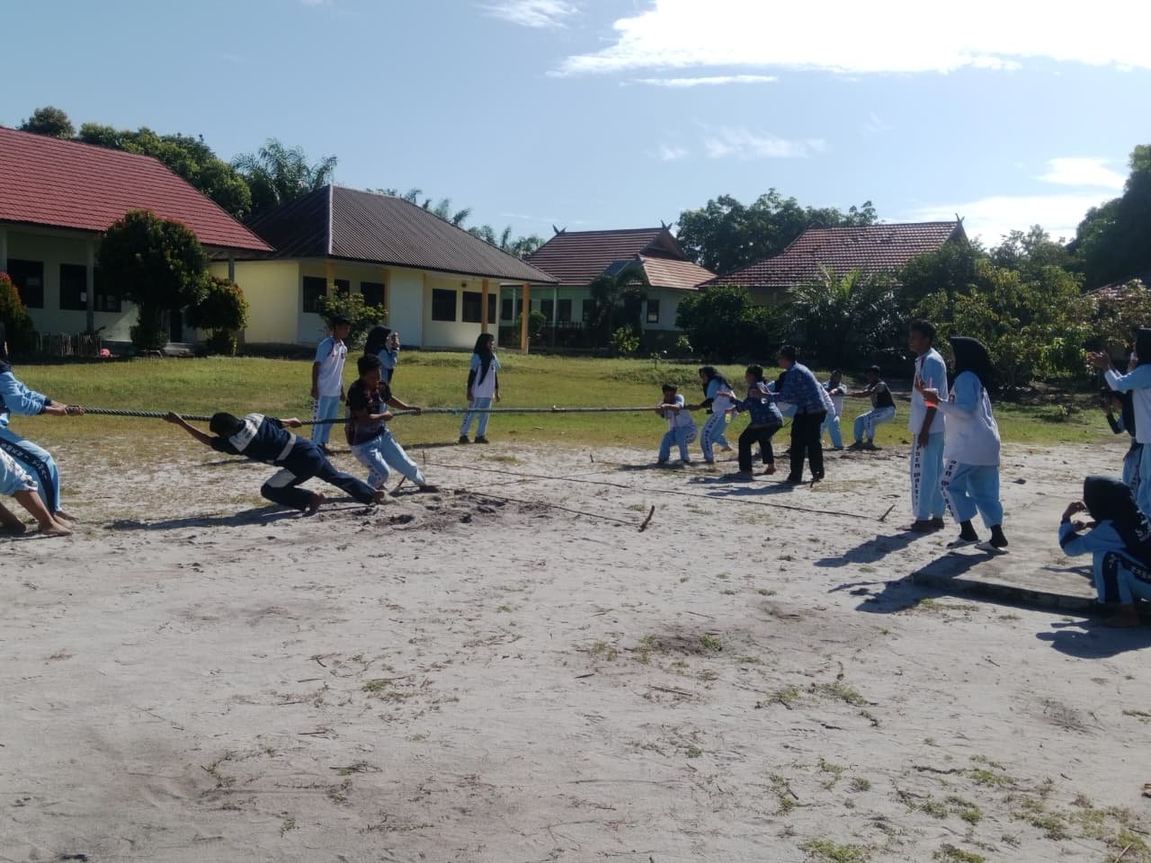 KEMERIAHAN CLASS MEETING SMK NEGERI 1 KUMAI: ADU KEKUATAN DAN KEKOMPAKAN DI HARI PERTAMA