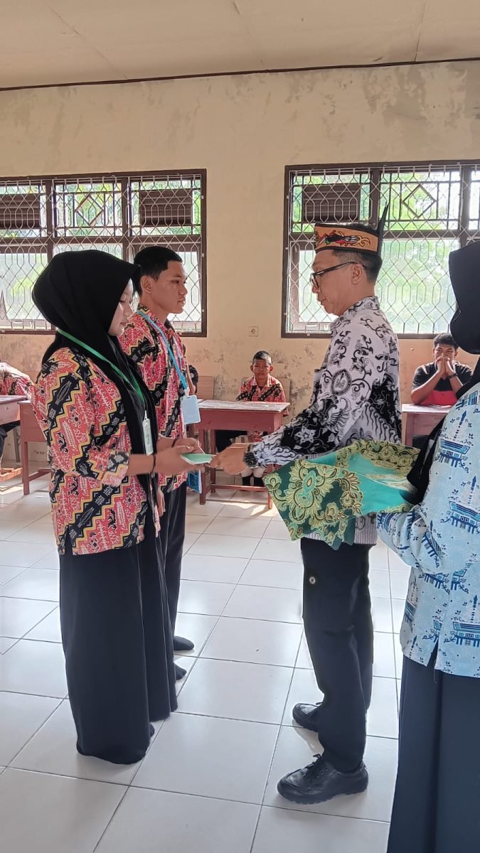 Pembukaan Pembekalan PKL Jurusan APAT dan ATP Kelas XII SMK N-1 Kumai 