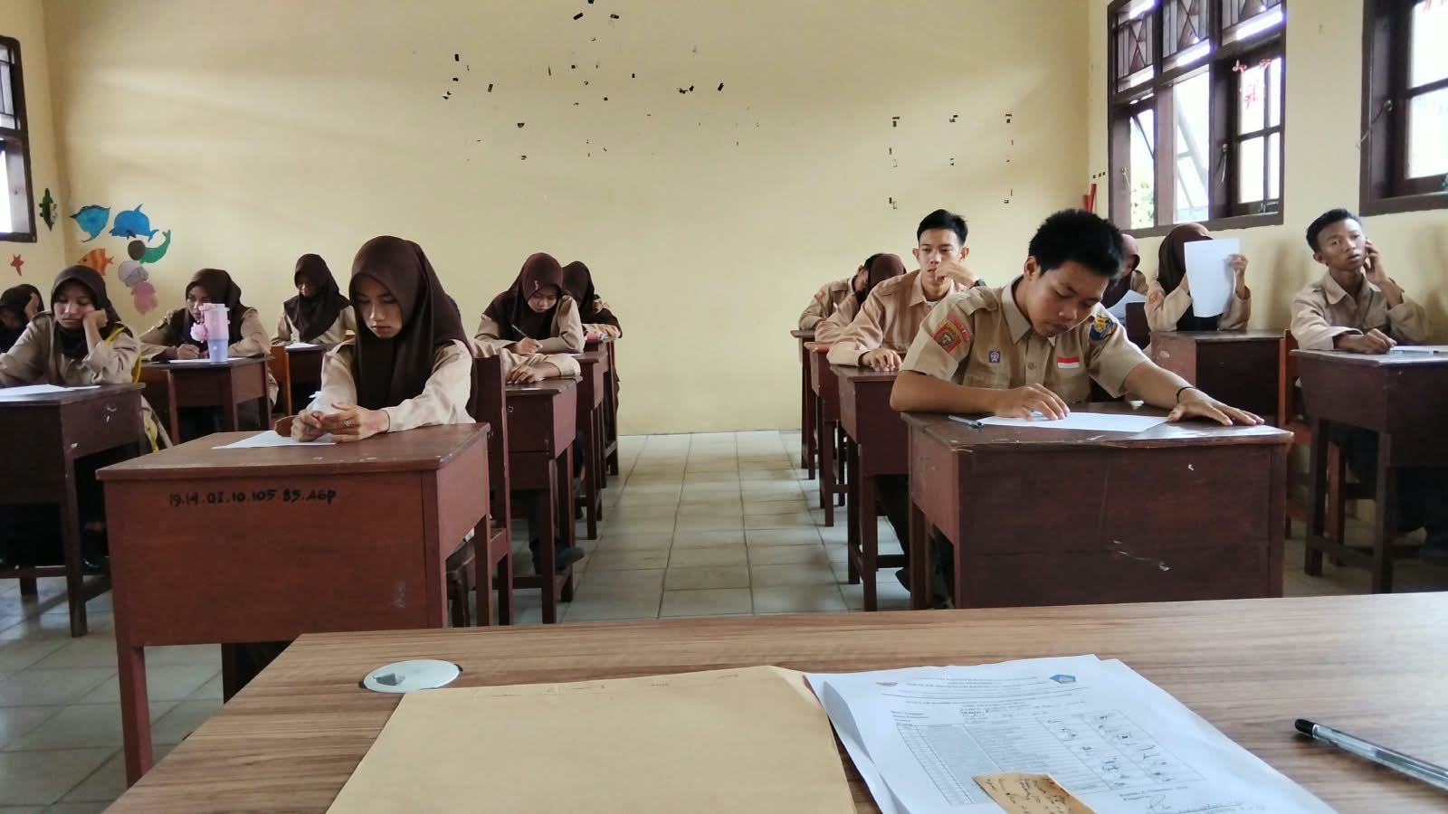 Fokus dan Integritas, Siswa APAT dan ATP SMKN 1 Kumai Ikuti Sumatif Tengah Semester Berbasis Kertas TA 2026/2027