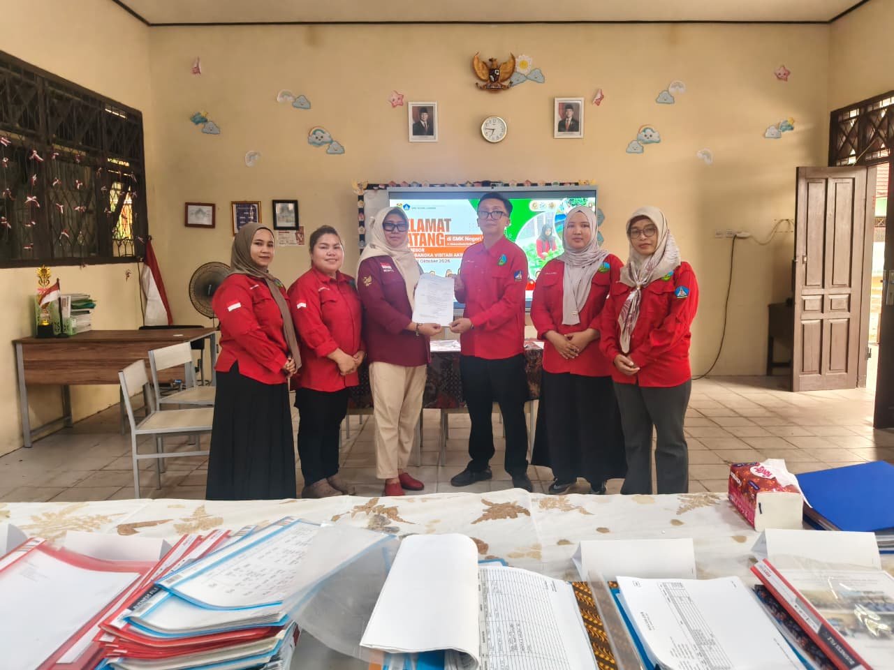 SMK Negeri 1 Kumai Sambut Kedatangan Tim Asesor Visitasi Akreditasi Sekolah